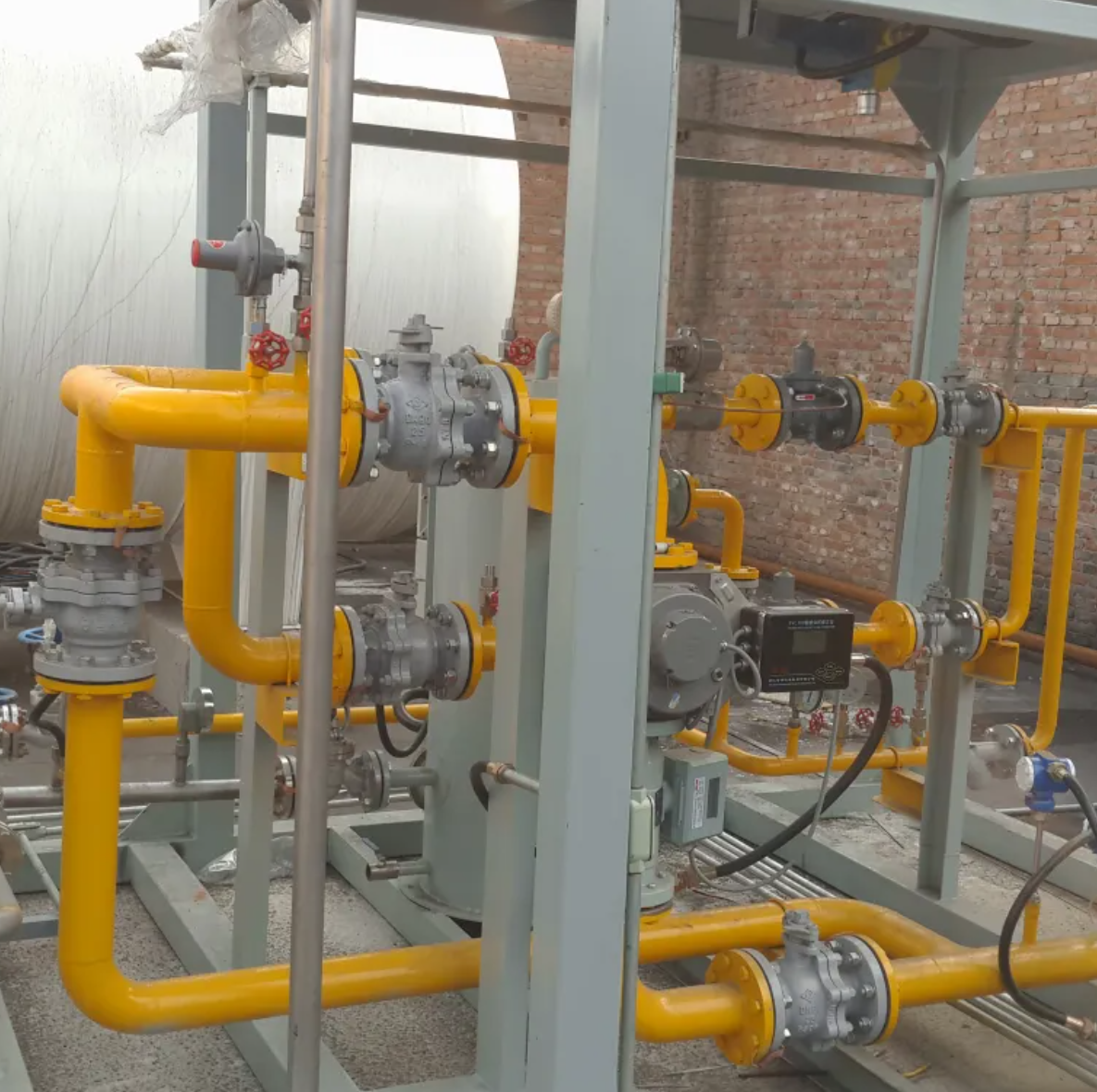 Industrial gas regulator