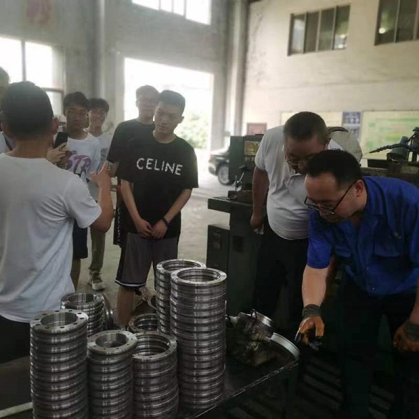 Cross roller bearing