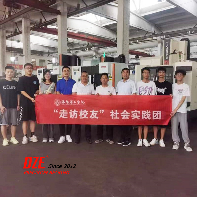 L'Intelligent Manufacturing College del Luoyang Institute of Technology ha visitato la nostra fabbrica per studio