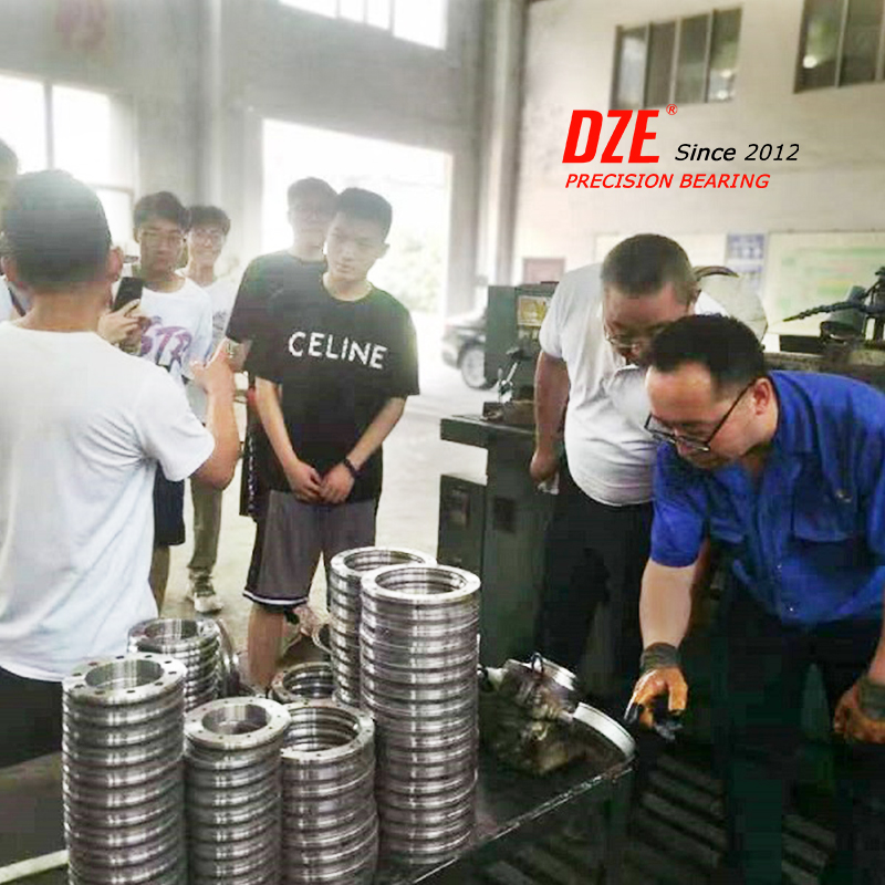 Cuscinetti volventi a rulli incrociati - aggiungere grasso per alte temperature