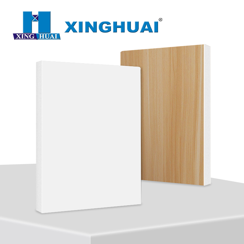 Maaari bang direktang ilagay ang mga PVC sheet sa sahig?