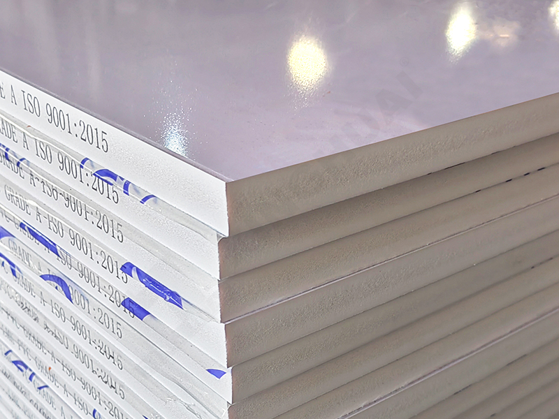 Anong uri ng mga labi ang ginawa kapag pinuputol ang PVC board?