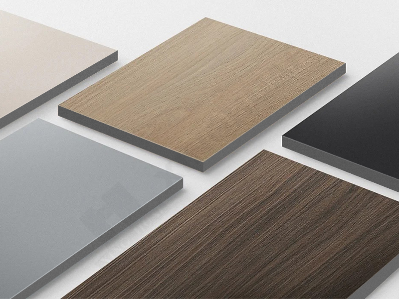 Kapag ginagamit para sa mga panloob na kisame, natutugunan ba ng fire rating nito ang mga building code?