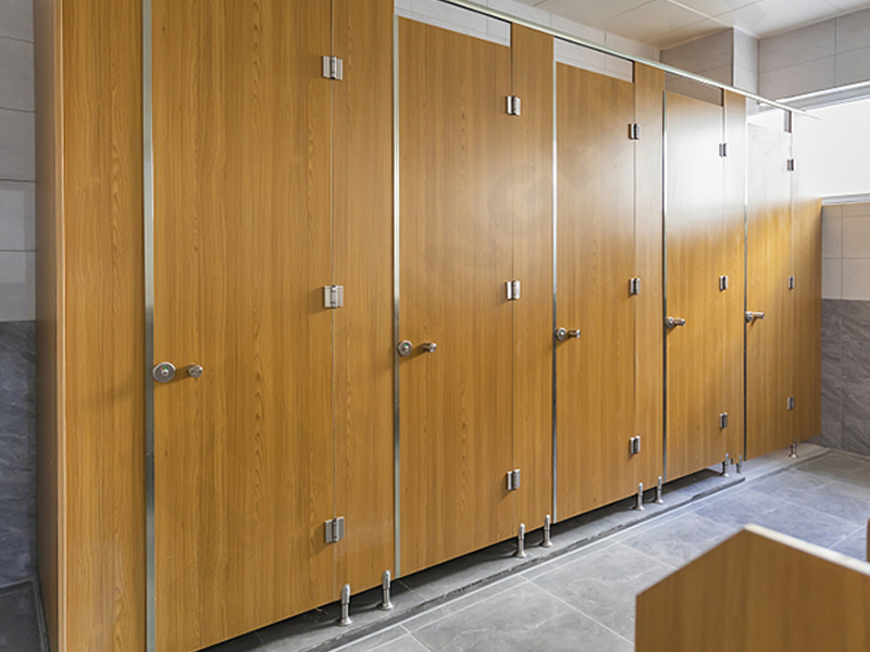 Kes Hiasan dan Penggunaan Papan PVC dalam Partisi Bilik Mandi Awam