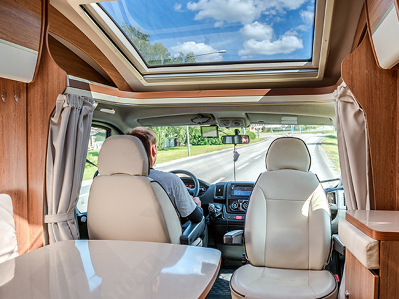 Aplicação de placas de PVC em veículos recreativos