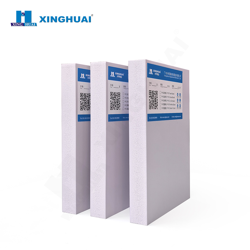 طباعة لافتات من ألواح الفوم مادة PVC بالقرب مني