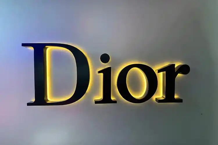 How many types of signage letters?
