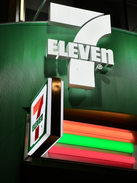 Signboards are important outdoor advertising spaces in the catering industry