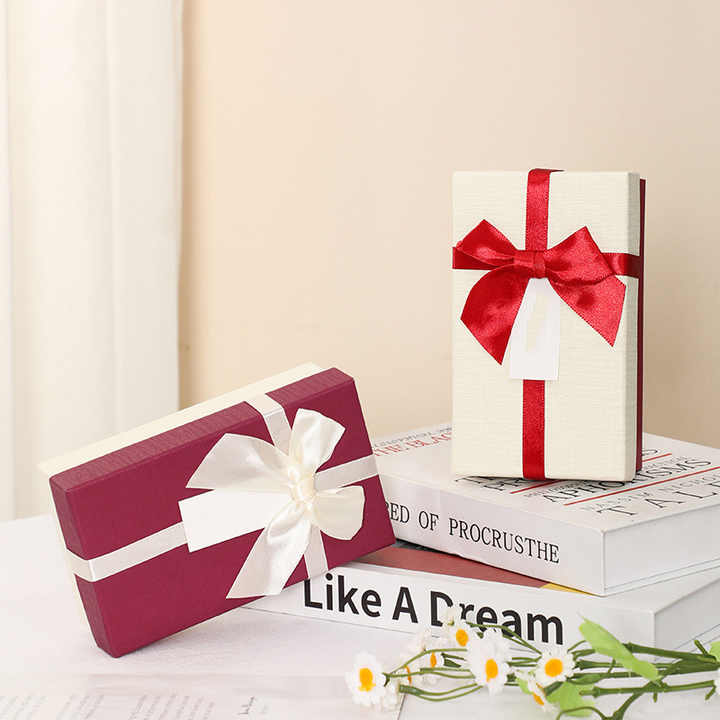 Custom Gift Cardboard Creative Cosmetic Perfume Packaging Paper Box