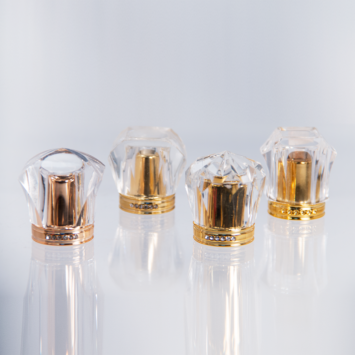 Luxury Custom Recyclable Crystal Perfume Cap with Pump Sprayer Seal