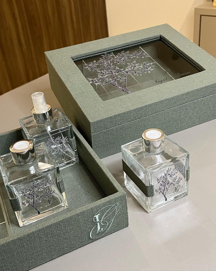 Embroidered Luxury Perfume Fabric Acrylic Box Perfume Bottle Storage Box