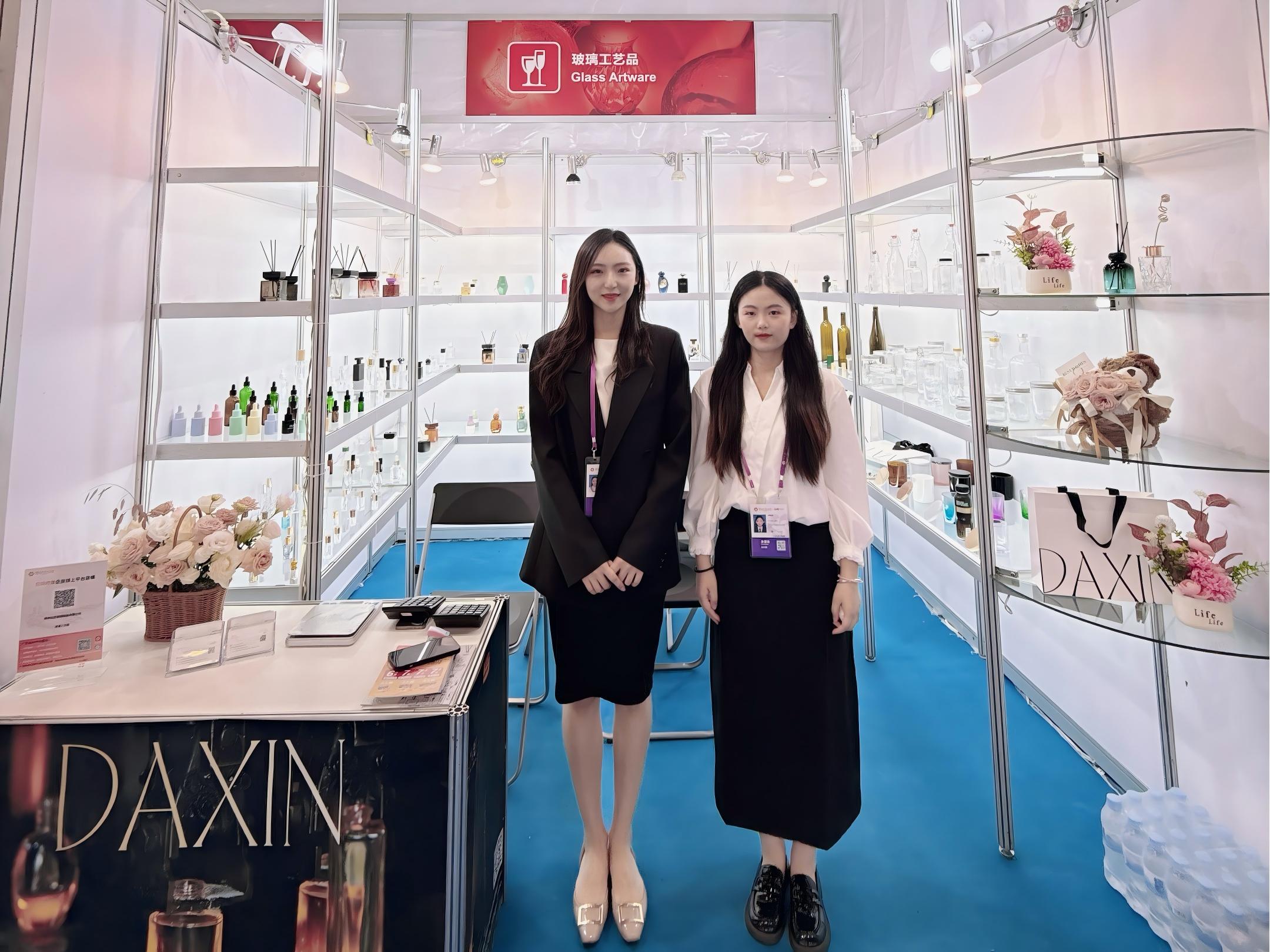 Building Global Partnerships Through Professionalism — Daxin Glass at the 2025 Canton Fair