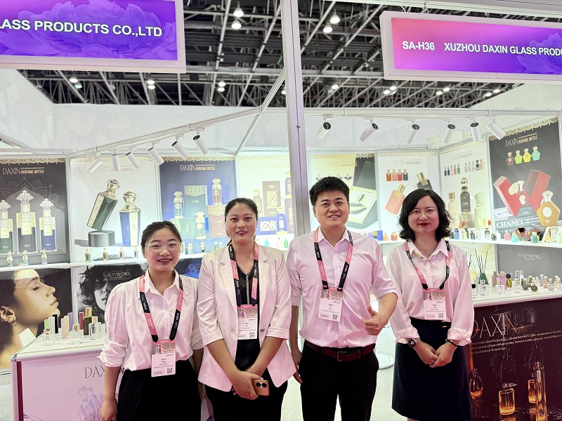 Building Connections with Confidence: Daxin Glass Demonstrates Professionalism and Customer Focus at Beautyworld Middle East 2025