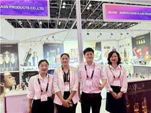 Building Connections with Confidence: Daxin Glass Demonstrates Professionalism and Customer Focus at Beautyworld Middle East 2025