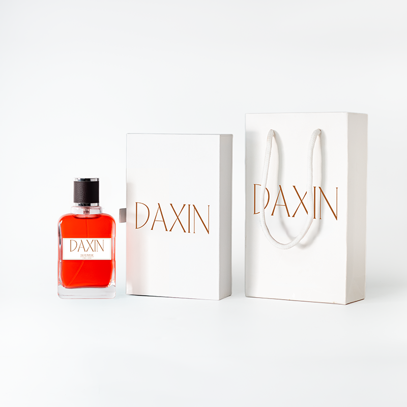 Schneller Versand! 100-ml-Parfümflakons aus Klarglas mit Zerstäuber. Individuelles Logo und Verpackung möglich.