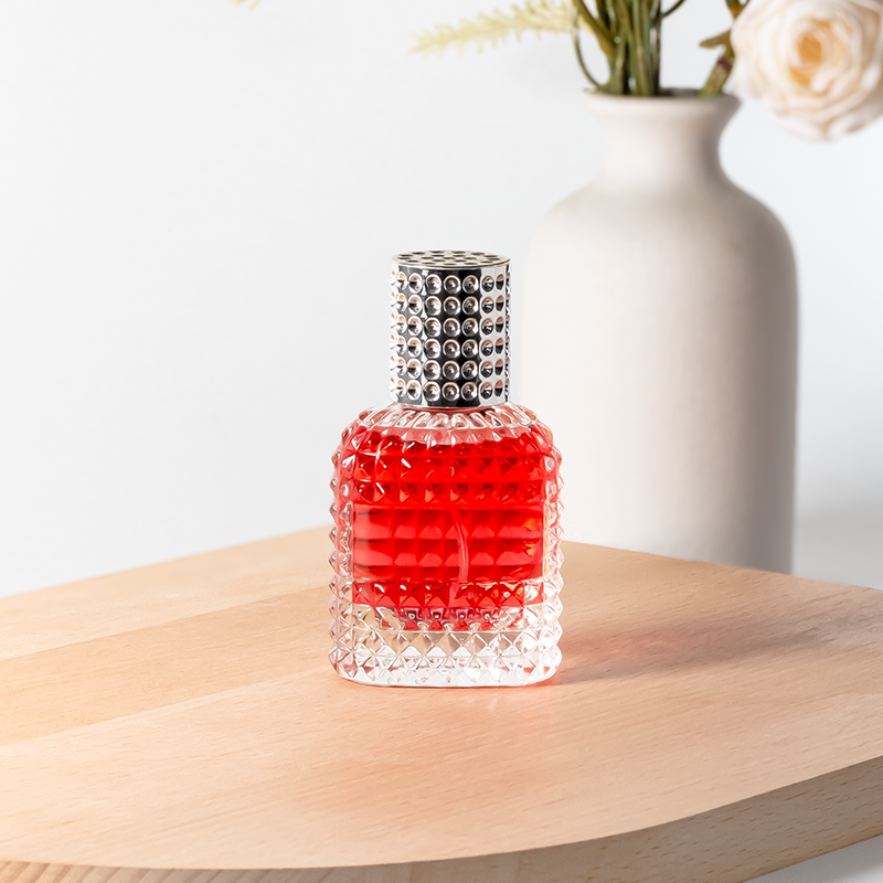 Classic Rivet Style Luxury Transparent Sleek Glass Perfume Spray Bottle 30ml with Silver Lid