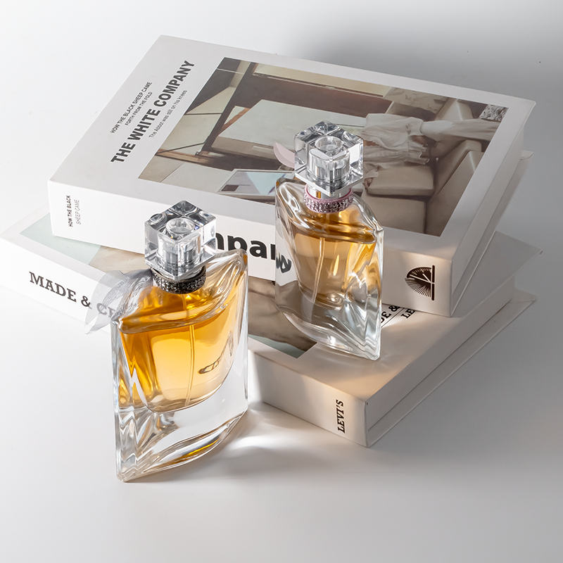 Wholesale Luxury Clear Glass Thick Wall Flat Square Empty Perfume Bottles with Mist Sprayer