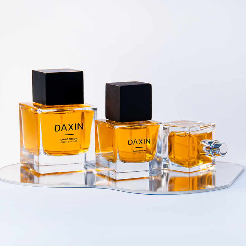 Stock Thick Clear Empty Glass Bottle 30ml 50ml 100ml Perfume Cologne Bottle with Black Cap