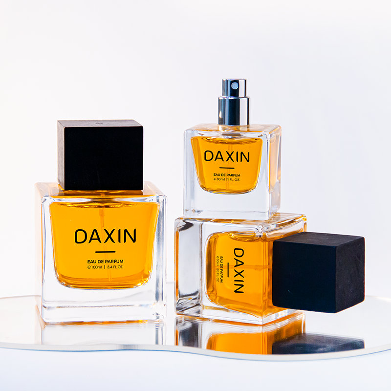 Stock Thick Clear Empty Glass Bottle 30ml 50ml 100ml Perfume Cologne Bottle with Black Cap