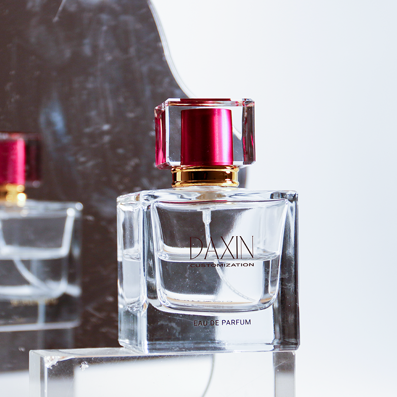 Китай Квадратный флакон для духов класса люкс, 30 мл, стеклянный, пустой, многоразового использования, с помпой и акриловой крышкой., производитель