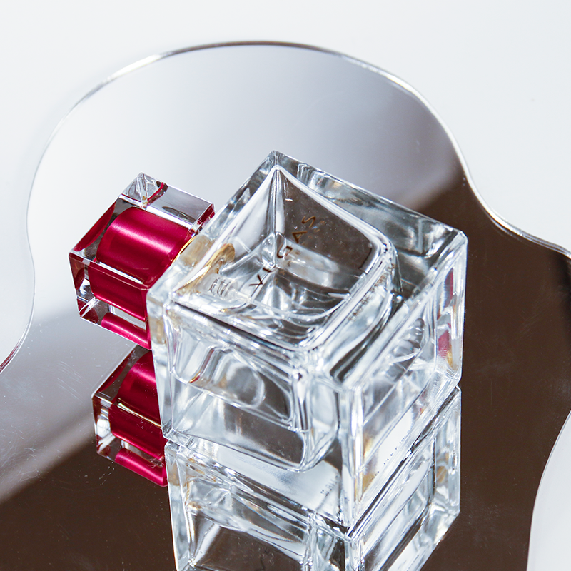 Китай Квадратный флакон для духов класса люкс, 30 мл, стеклянный, пустой, многоразового использования, с помпой и акриловой крышкой., производитель