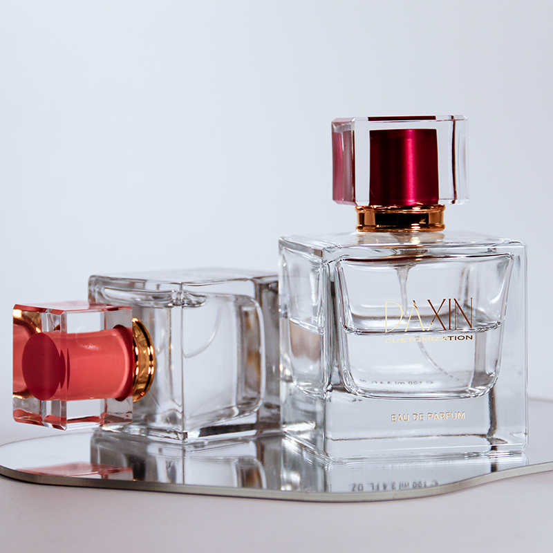 Китай Квадратный флакон для духов класса люкс, 30 мл, стеклянный, пустой, многоразового использования, с помпой и акриловой крышкой., производитель