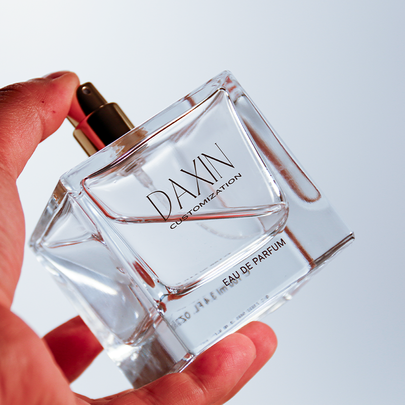 Китай Квадратный флакон для духов класса люкс, 30 мл, стеклянный, пустой, многоразового использования, с помпой и акриловой крышкой., производитель