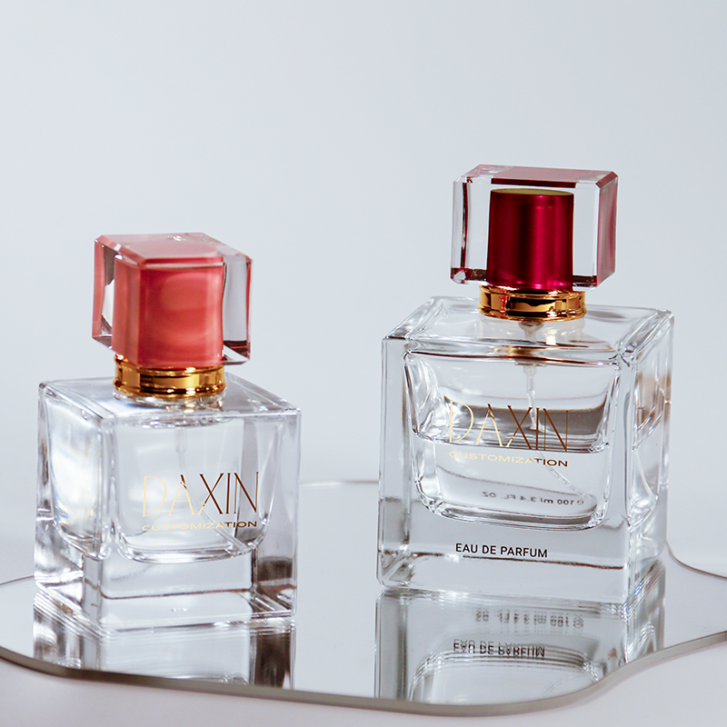 Китай Квадратный флакон для духов класса люкс, 30 мл, стеклянный, пустой, многоразового использования, с помпой и акриловой крышкой., производитель