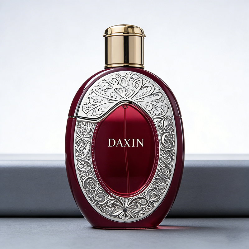 زجاجة عطر بيضاوية محفورة قابلة للتخصيص، زجاجة رذاذ زجاجية شفافة بشعار خاص، غطاء من الزاماك الذهبي