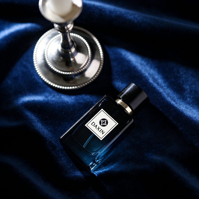 Customized Gradient Perfume Bottle 100ml Glass Perfume Bottle With Gold Metal Stickers for Perfume