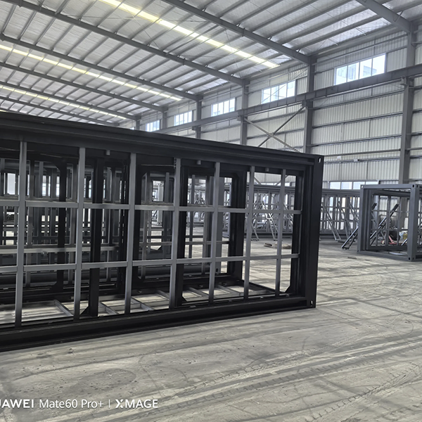 Rumah Kontainer Prefabrikasi Membuat Glamping Menjadi Mudah dan Mewah