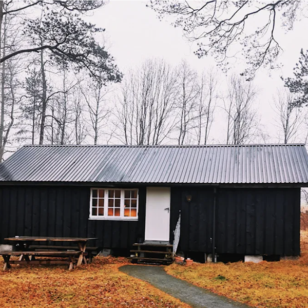 আপনার শিপিং কন্টেইনার বাড়ির জন্য একটি গৌণ ছাদের প্রয়োজন কিনা তা কীভাবে সিদ্ধান্ত নেবেন