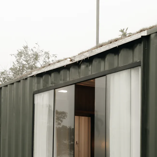 Paano Ka Maglalagay ng Bahay para sa Shipping Container sa Iyong Bakuran