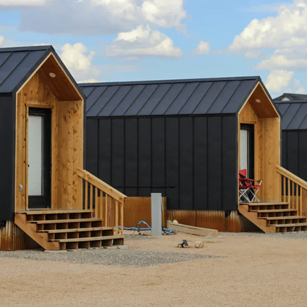Alin ang Pinakamabagay sa Iyo: Shipping Container Home o Maliit na Bahay