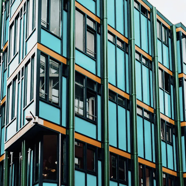 Rumah Kontainer yang Dapat Diperluas Versus Rumah Prefabrikasi Tradisional