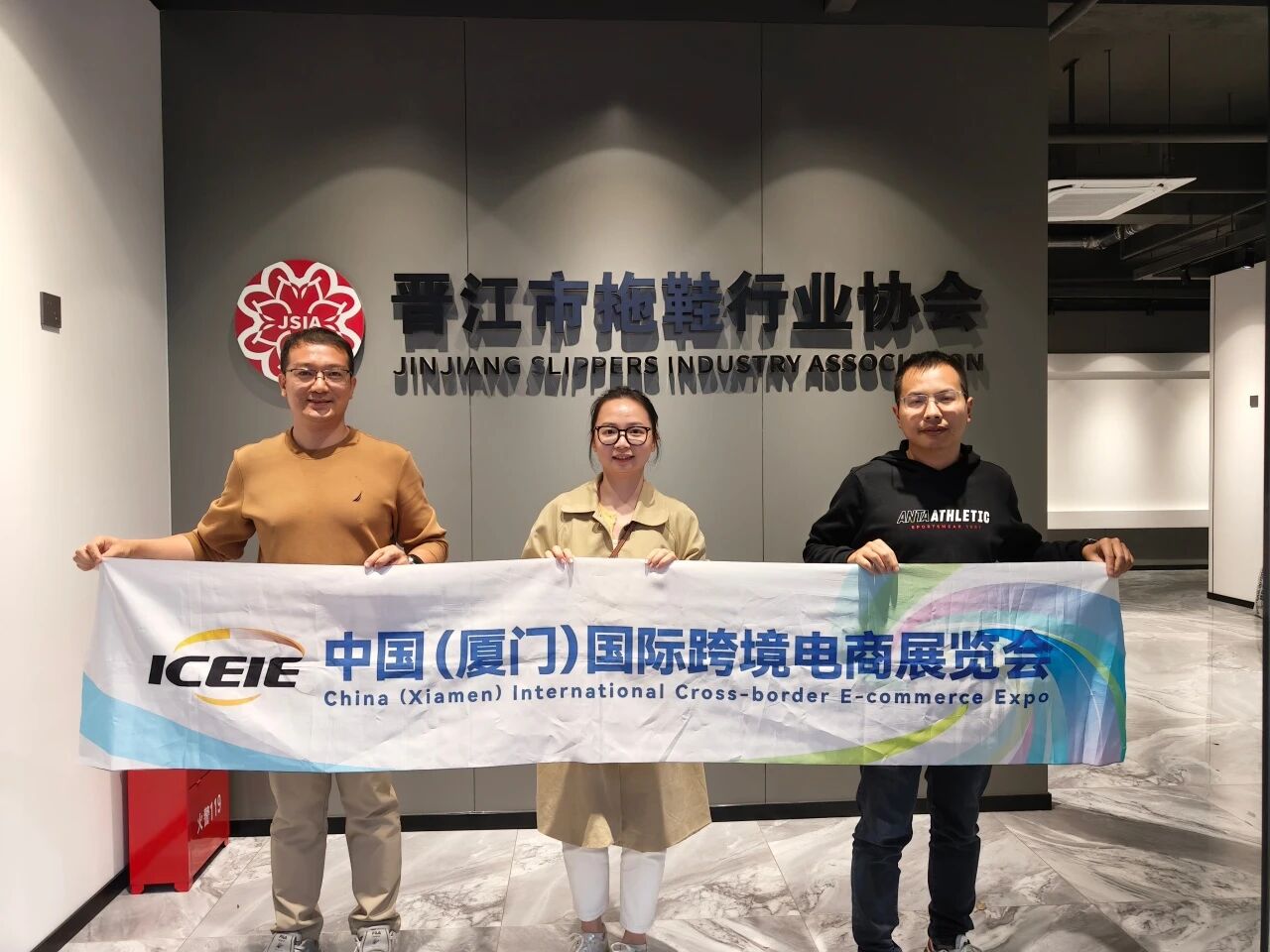 持续刷屏!第六届中跨展倒计时40天 持续刷屏!第六届中跨展倒计时40天