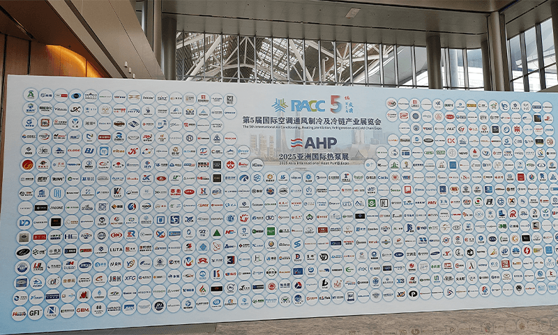 Vietnamese Client Visits Corunclima Booth at RACC 2025, Discusses Potential Collaboration