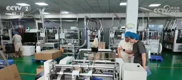 अंतर्राष्ट्रीय ऑर्डर विदेशी व्यापार उद्यमों की ओर वापस आते हैं, तथा ऑर्डरों को पूरा करने और बाजारों का विस्तार करने के लिए पूरी ताकत रखते हैं