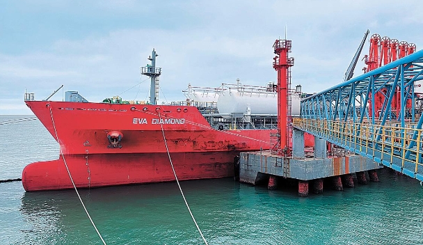 कुनलुन लॉजिस्टिक्स ने 10000 टन तेल उत्पादों का जलमार्ग परिवहन पूरा किया