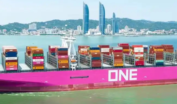 Чрезвычайная ситуация! Контейнеровоз «ГСЛ Хлоя» загорелся в порту Нинбо — пострадали грузы нескольких контейнеровозов — ожидаются задержки рейсов