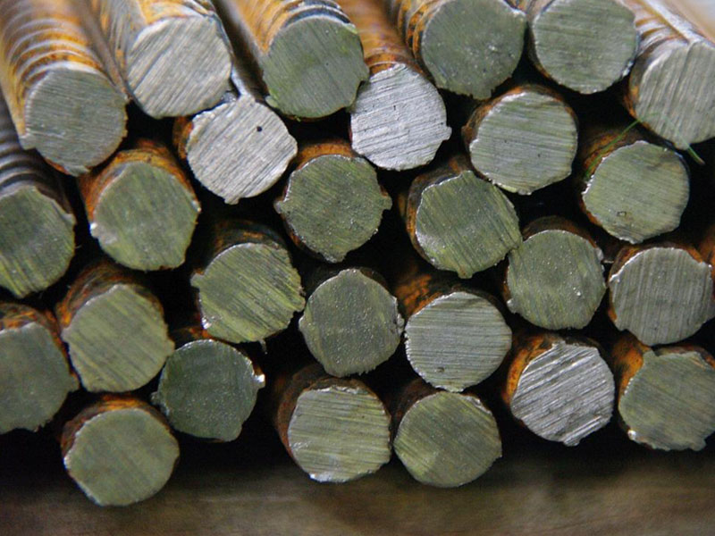 What are the main differences between rebar and round steel