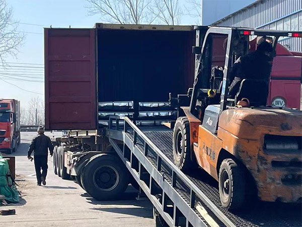 40 tons of stainless steel plates shipped to Vietnam