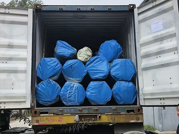 50 tons of steel pipes are being transported to Malaysia.