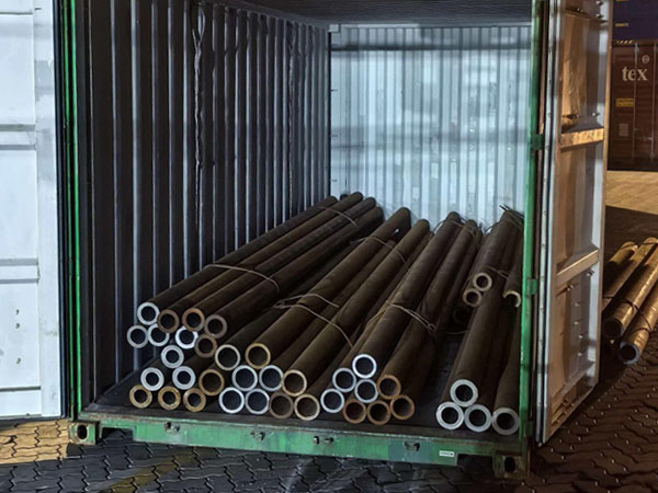 50 tons of seamless steel pipes sent to India.