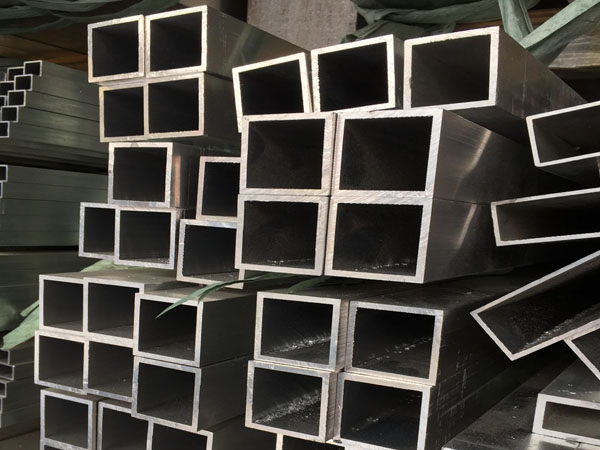 What are the common specifications of aluminum square tubes?