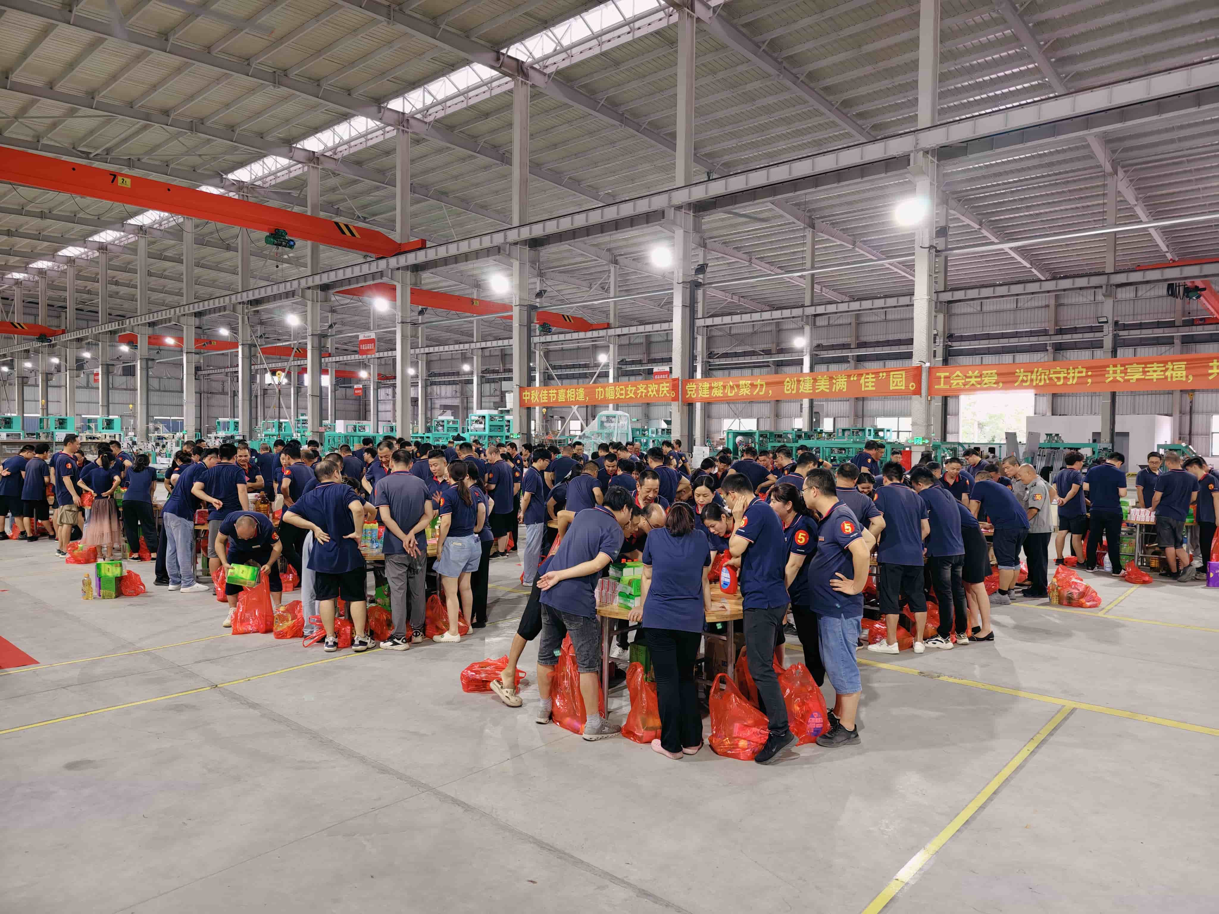 Zhangzhou Jialong team sharing Mid-Autumn feast—makers of vacuum packaging machines