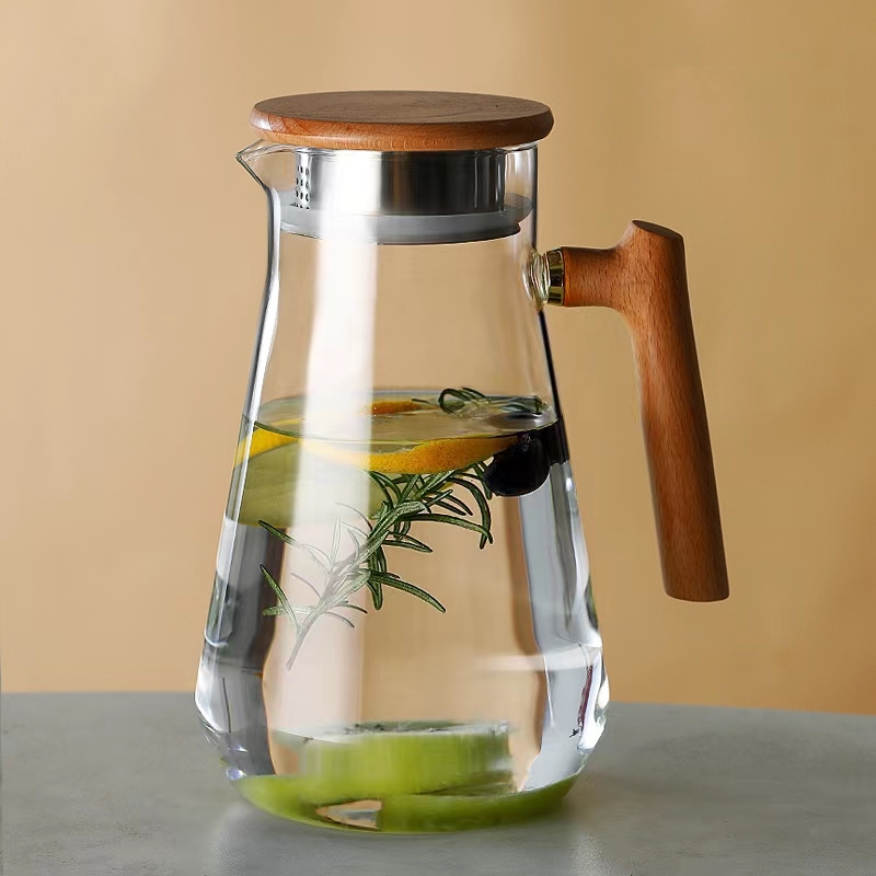 1 quart glass pitcher with lid