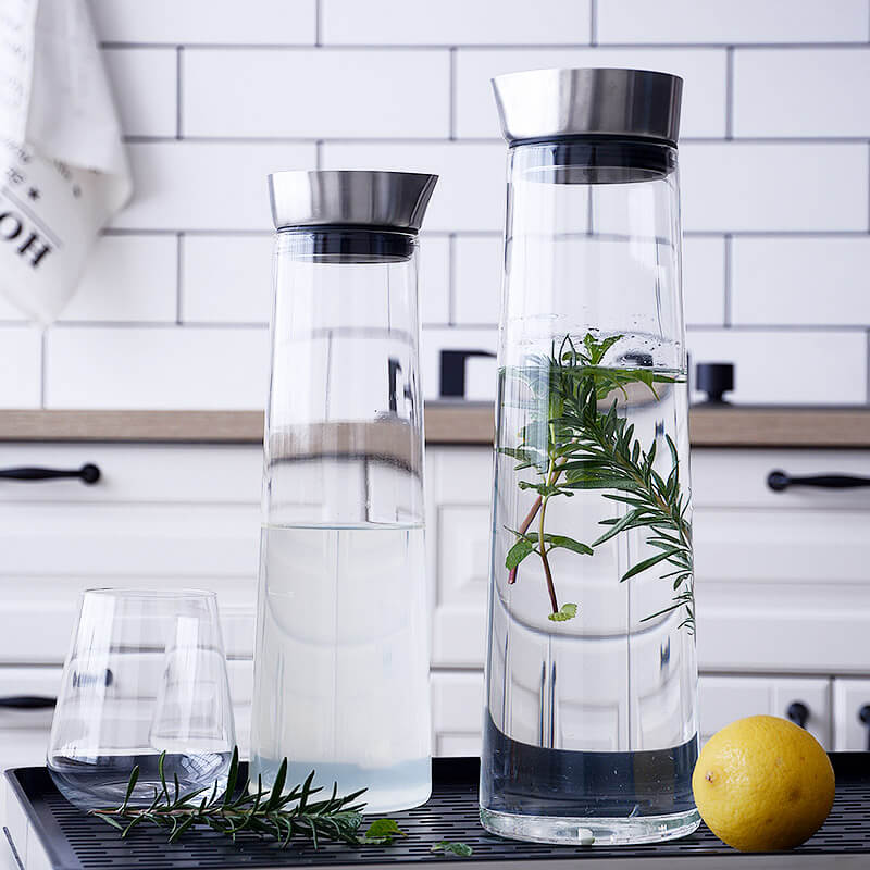 Heat Resistant Tall Glass Water Pitcher With Spout Lid