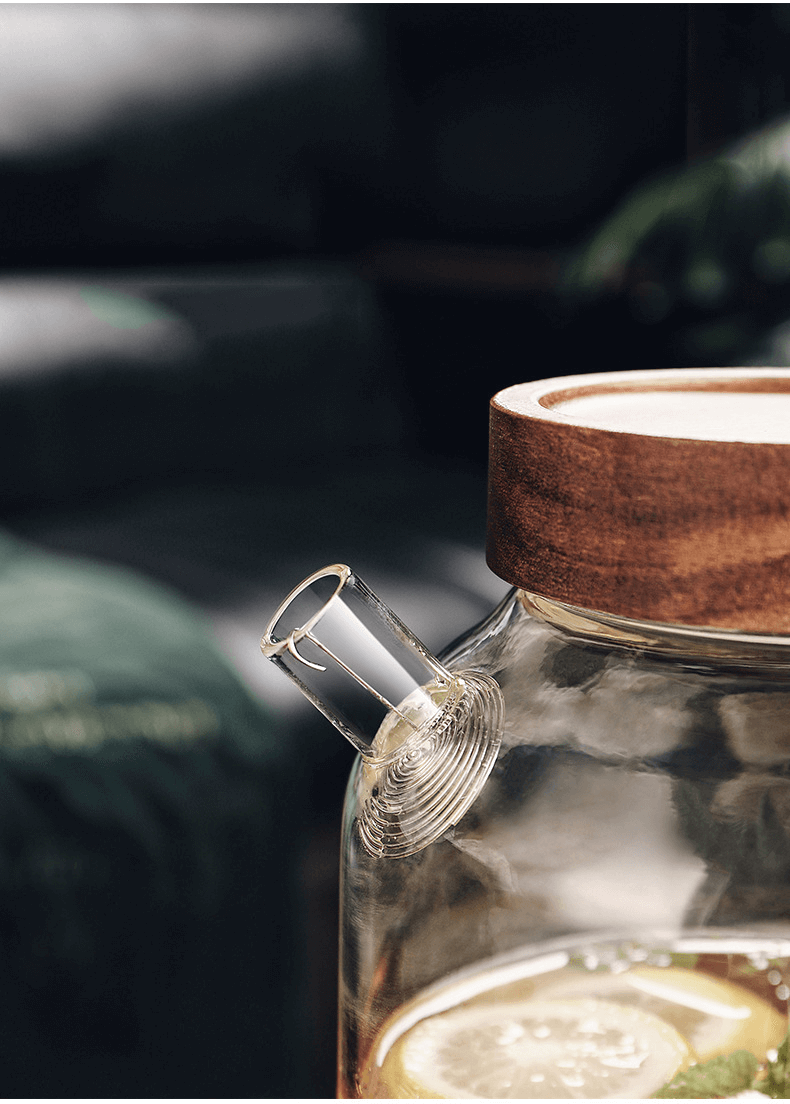 2 litre glass jug with wooden lid 2 litre glass jug with wooden lid