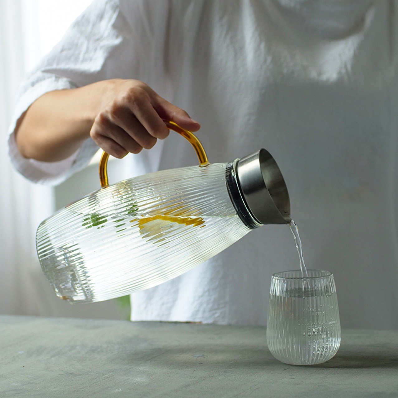 tea pitcher with spout lid
